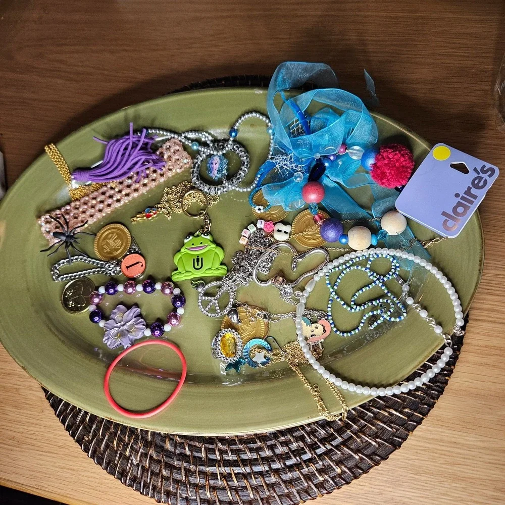 Vtg-Now JUNK Jewelry Lot~Young Adult~Teens~Children~ Wear Or For Projects~Crafts